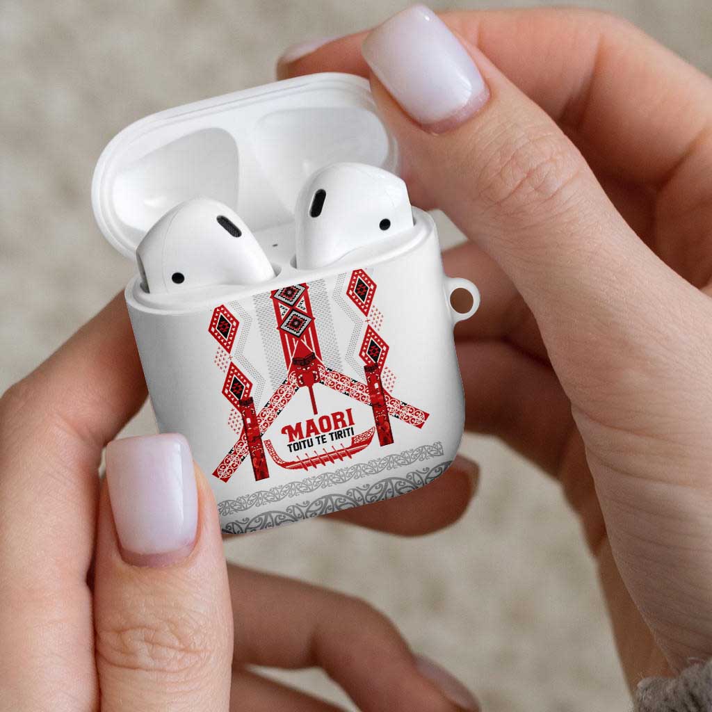 Toitu Te Tiriti Waitangi AirPods Case White Wharenui House LT9 - Polynesian Pride