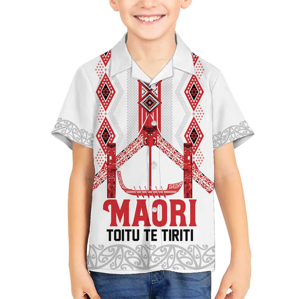 Toitu Te Tiriti Waitangi Family Matching Summer Maxi Dress and Hawaiian Shirt White Wharenui House LT9 Son's Shirt white - Polynesian Pride