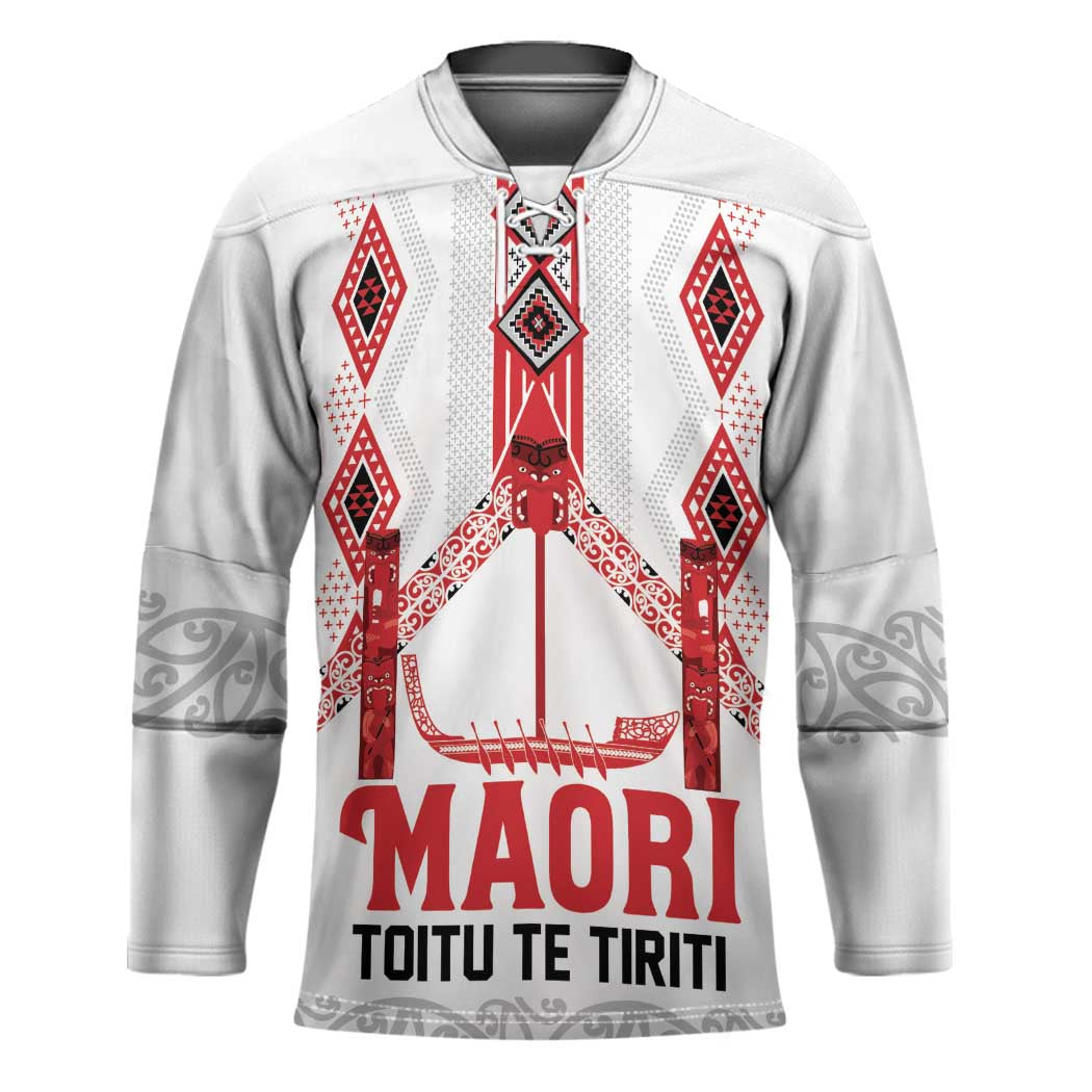 Toitu Te Tiriti Waitangi Hockey Jersey White Wharenui House LT9 Unisex white - Polynesian Pride