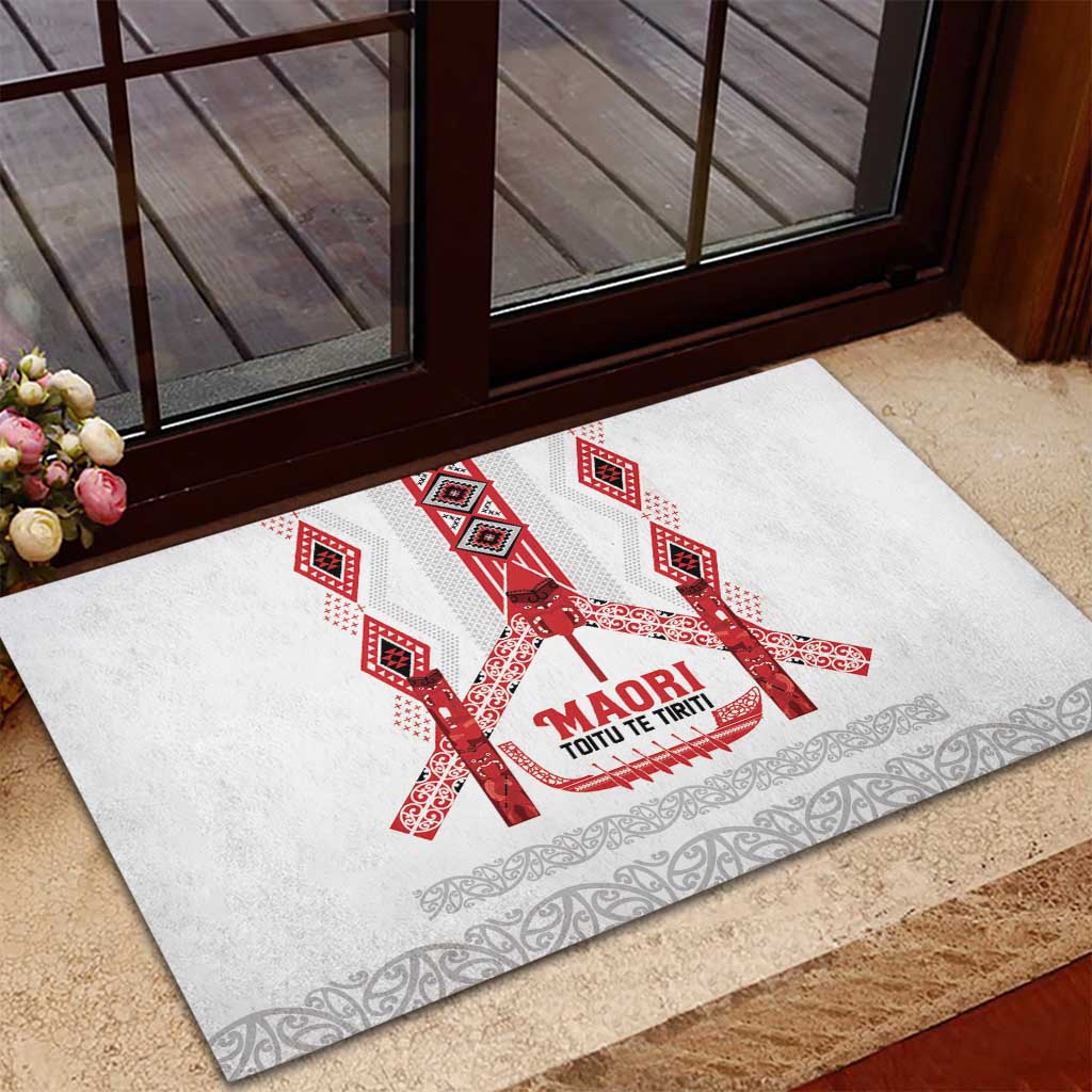 Toitu Te Tiriti Waitangi Rubber Doormat White Wharenui House - Polynesian Pride