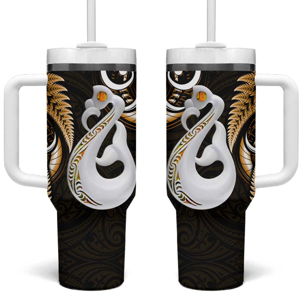 New Zealand Tumbler With Handle Aotearoa Silver Fern With Manaia Maori Unique Gold LT14 One Size: 40 oz Gold - Polynesian Pride