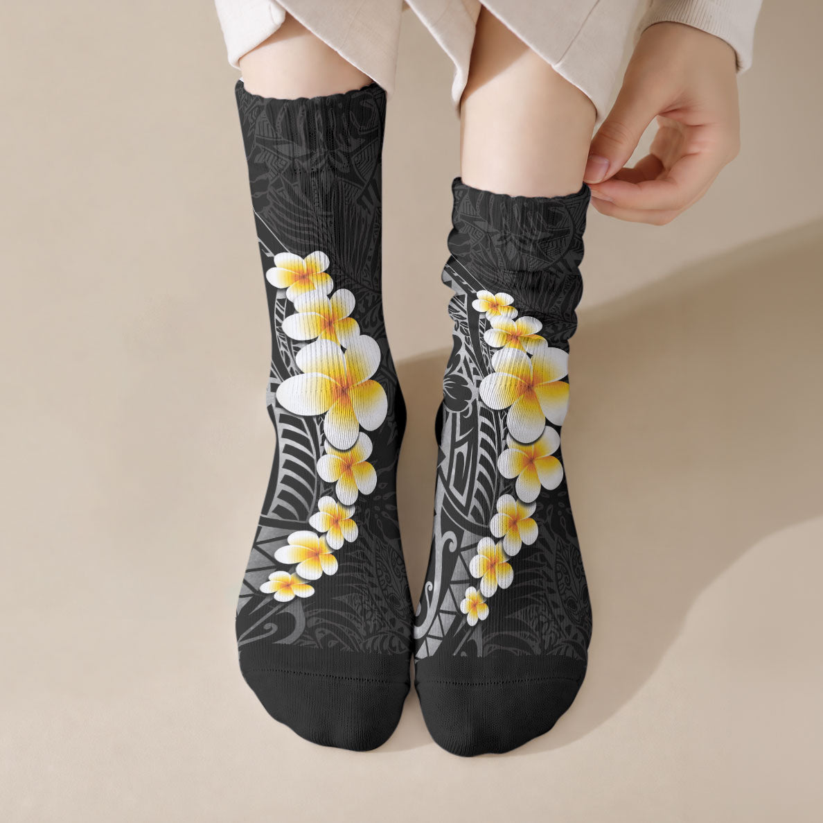 Black Tropical Plumeria With Galaxy Polynesian Art Crew Socks LT14 Crew Socks Black - Polynesian Pride