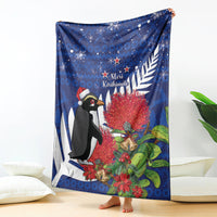 New Zealand Christmas In July Blanket Fiordland Penguin With Pohutukawa Flower LT14 - Polynesian Pride