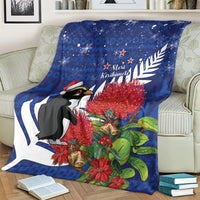 New Zealand Christmas In July Blanket Fiordland Penguin With Pohutukawa Flower LT14 - Polynesian Pride
