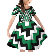 Green Aotearoa Taniko Poutama Patikitiki Family Matching Off Shoulder Short Dress and Hawaiian Shirt LT14 Daughter's Dress Green - Polynesian Pride