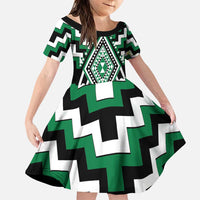 Green Aotearoa Taniko Poutama Patikitiki Family Matching Puletasi and Hawaiian Shirt LT14 Daughter's Dress Green - Polynesian Pride