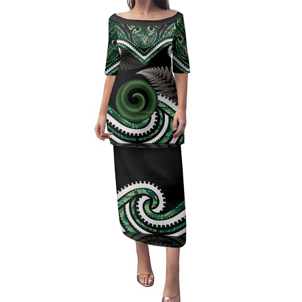 Koru Pounamu Aotearoa Family Matching Puletasi and Hawaiian Shirt Maori Paua Shell Mix Silver Fern LT14 Mom's Dress Black - Polynesian Pride