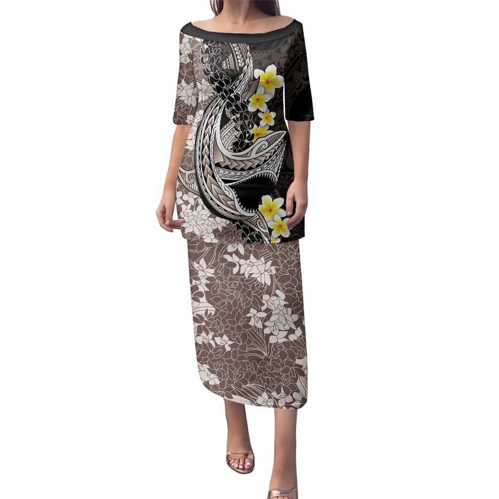 Brown and Black Hawaii Shark Tattoo Family Matching Puletasi and Hawaiian Shirt Puakenikeni Lei Plumeria Polynesian Pattern LT14 Mom's Dress Black - Polynesian Pride