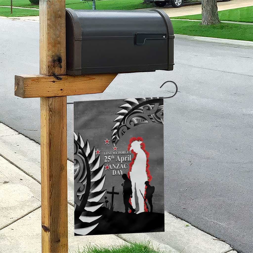 New Zealand ANZAC Day Garden Flag 25th April Silver Fern With Poppy LT14 - Polynesian Pride