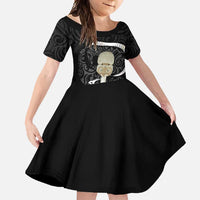 Black New Zealand Eel Family Matching Mermaid Dress and Hawaiian Shirt Aotearoa Maori Tuna With Kotiate Weapon LT14 Daughter's Dress Black - Polynesian Pride