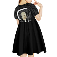Black New Zealand Eel Kid Short Sleeve Dress Aotearoa Maori Tuna With Kotiate Weapon LT14 - Polynesian Pride