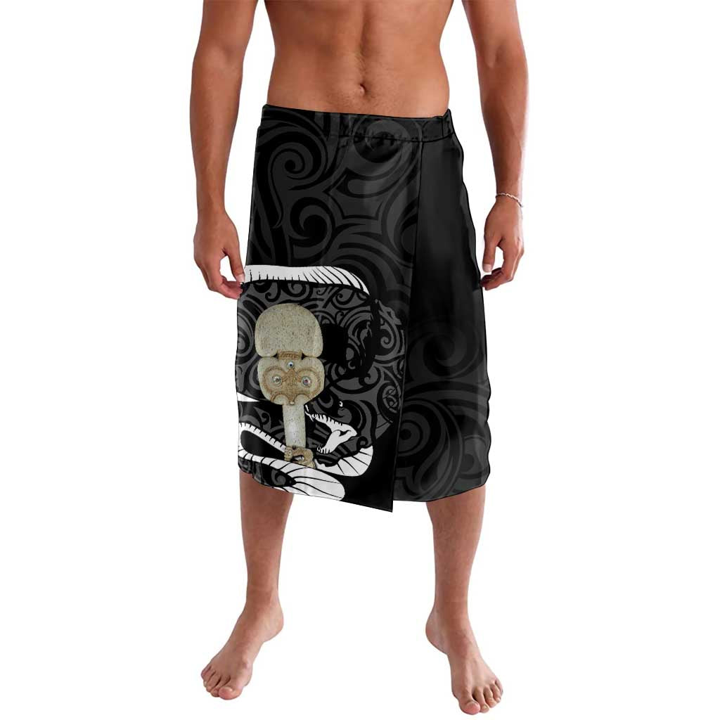 Black New Zealand Eel Lavalava Aotearoa Maori Tuna With Kotiate Weapon LT14 Black - Polynesian Pride
