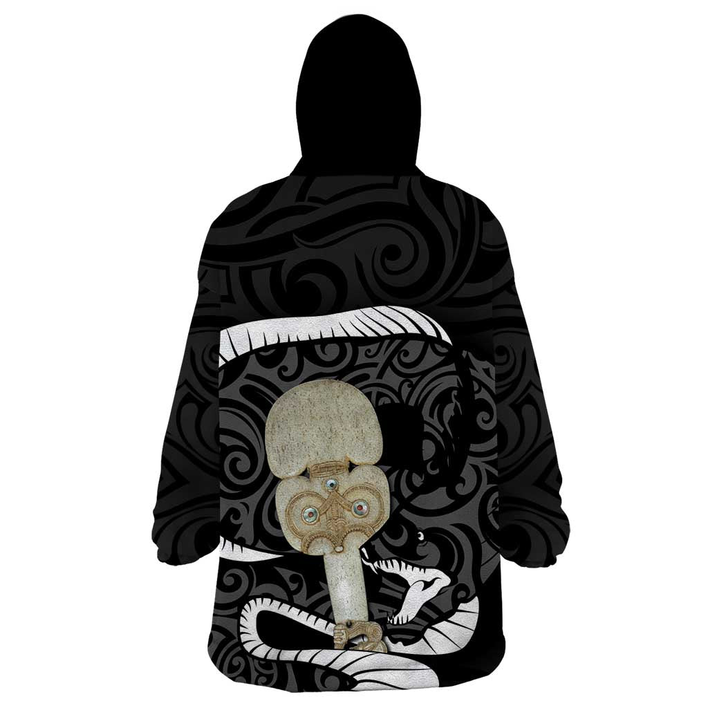 Black New Zealand Eel Wearable Blanket Hoodie Aotearoa Maori Tuna With Kotiate Weapon LT14 - Polynesian Pride