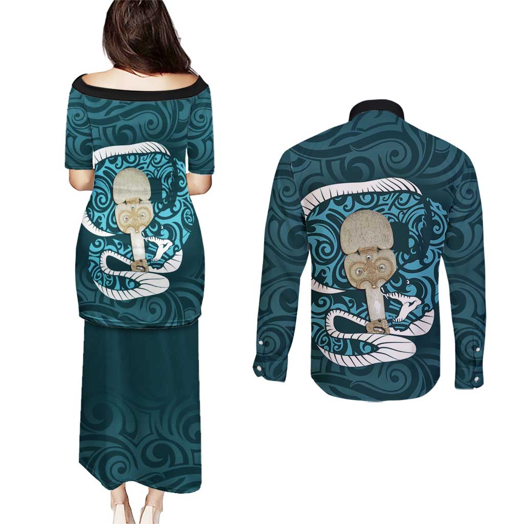 Turquoise New Zealand Eel Couples Matching Puletasi and Long Sleeve Button Shirt Aotearoa Maori Tuna With Kotiate Weapon LT14 - Polynesian Pride