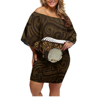 Gold New Zealand Eel Family Matching Off Shoulder Short Dress and Hawaiian Shirt Aotearoa Maori Tuna With Kotiate Weapon LT14 Mom's Dress Gold - Polynesian Pride