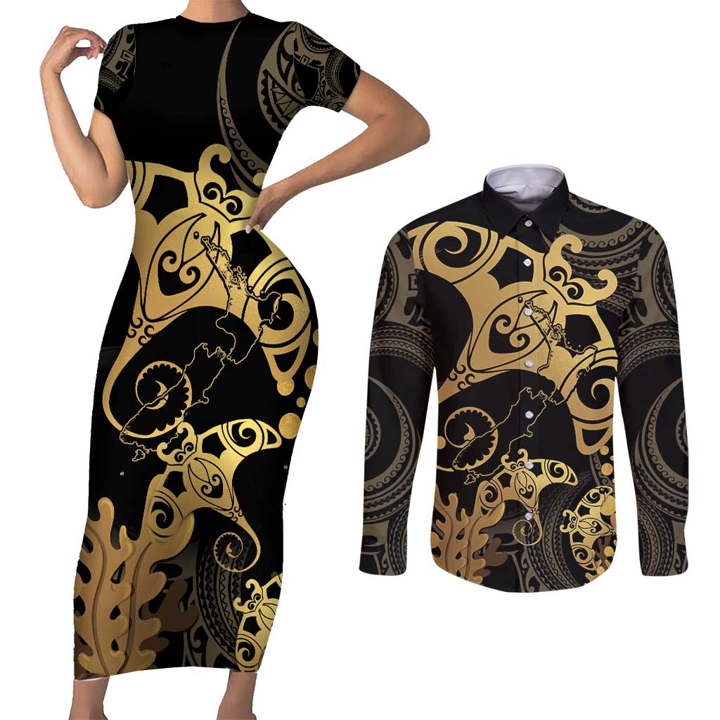 Black And Gold Aotearoa Whai Couples Matching Short Sleeve Bodycon Dress and Long Sleeve Button Shirt NZ Stingrays Maori Curves Style LT14 Gold - Polynesian Pride