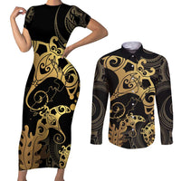 Black And Gold Aotearoa Whai Couples Matching Short Sleeve Bodycon Dress and Long Sleeve Button Shirt NZ Stingrays Maori Curves Style LT14 Gold - Polynesian Pride