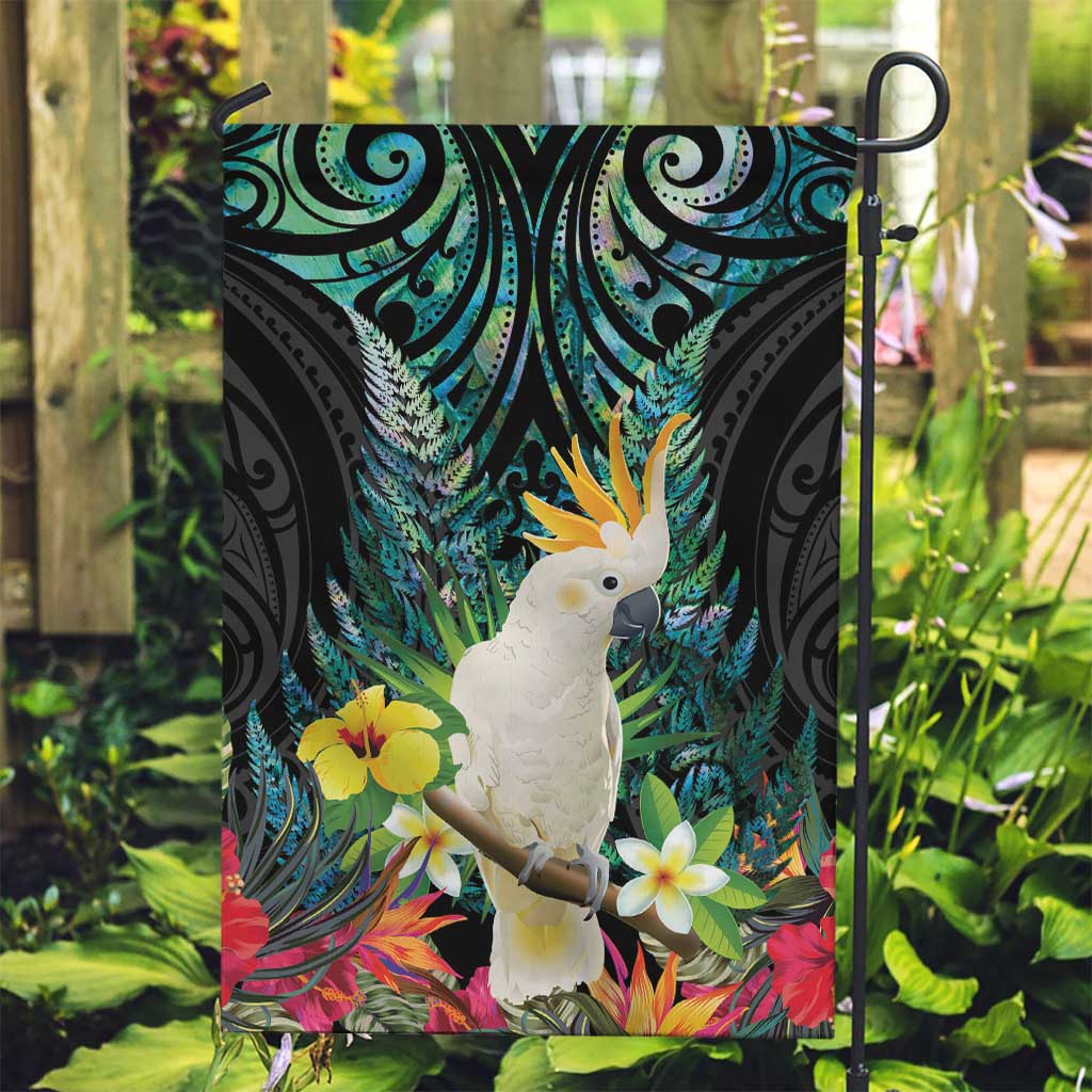 Sulphur-crested Cockatoo New Zealand Garden Flag Paua Shell Aotearoa Maori Tropical Flowers LT14 Garden Flag Black - Polynesian Pride