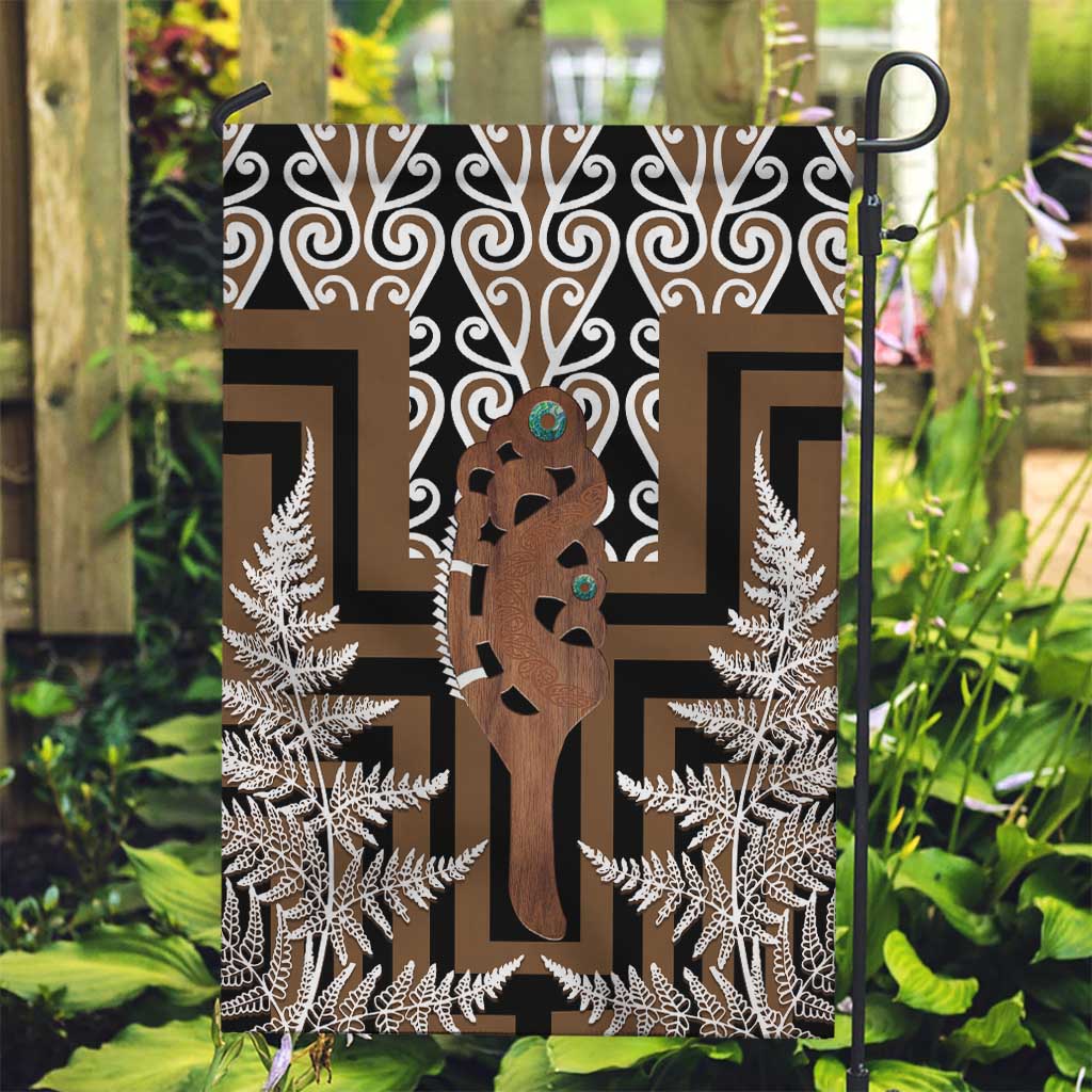 New Zealand Garden Flag Maori Maripi Knife With Poutama Art LT14 Garden Flag Brown - Polynesian Pride
