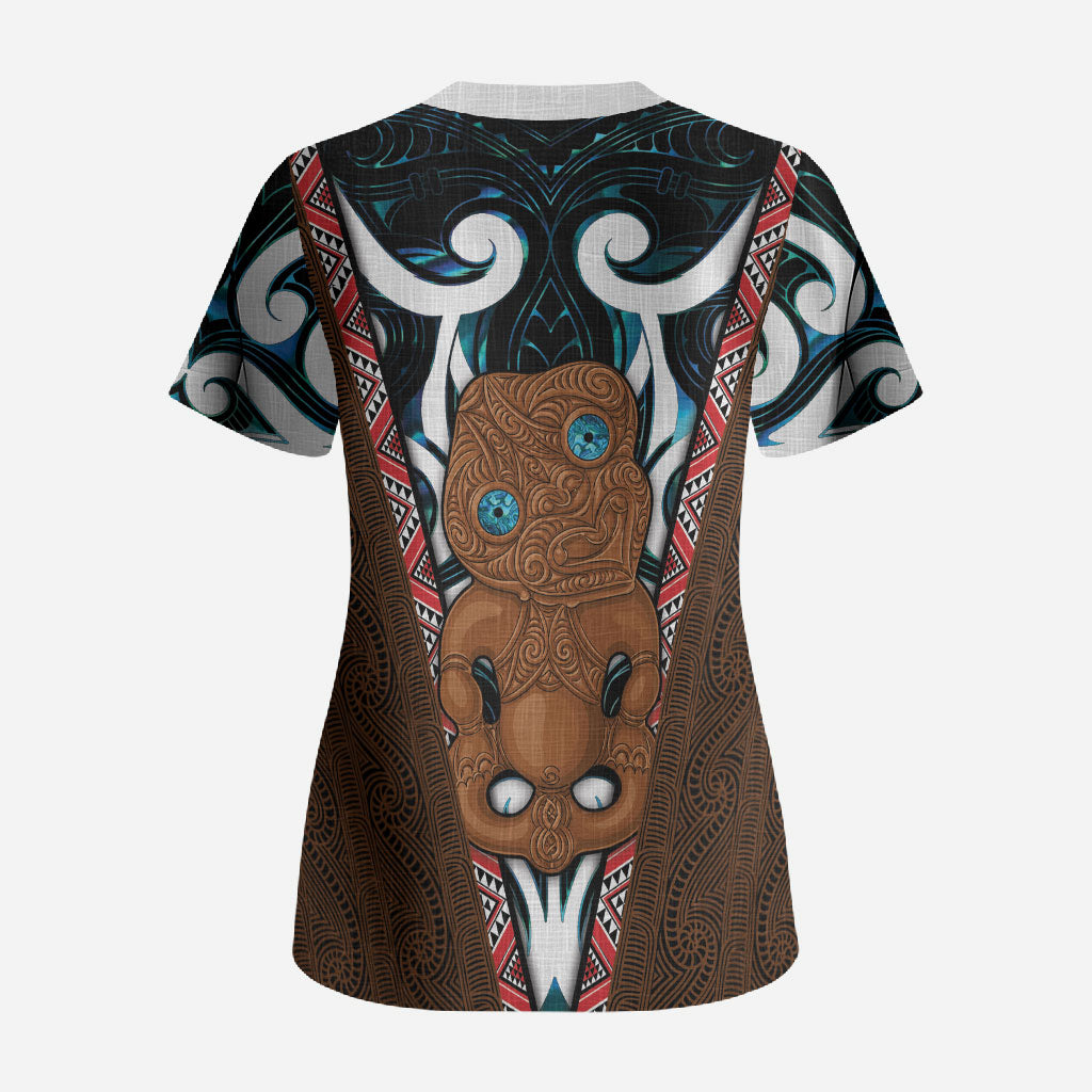 New Zealand Whakairo Scrub Top Tiki Maori Carving Taniko Motifs LT14 - Polynesian Pride