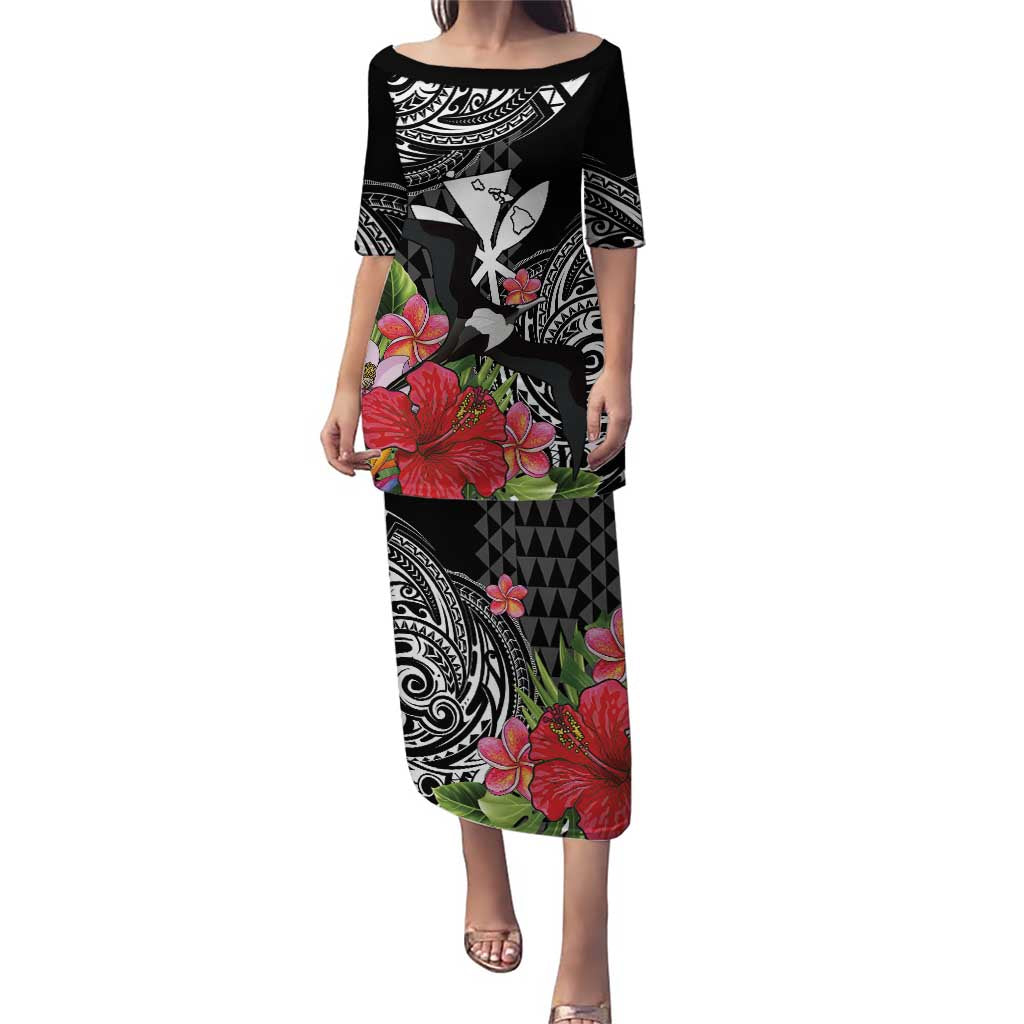 Hawaii Iwa Bird Family Matching Puletasi and Hawaiian Shirt Great Frigatebird Kanaka Tropical Flowers LT14 Mom's Dress Black - Polynesian Pride
