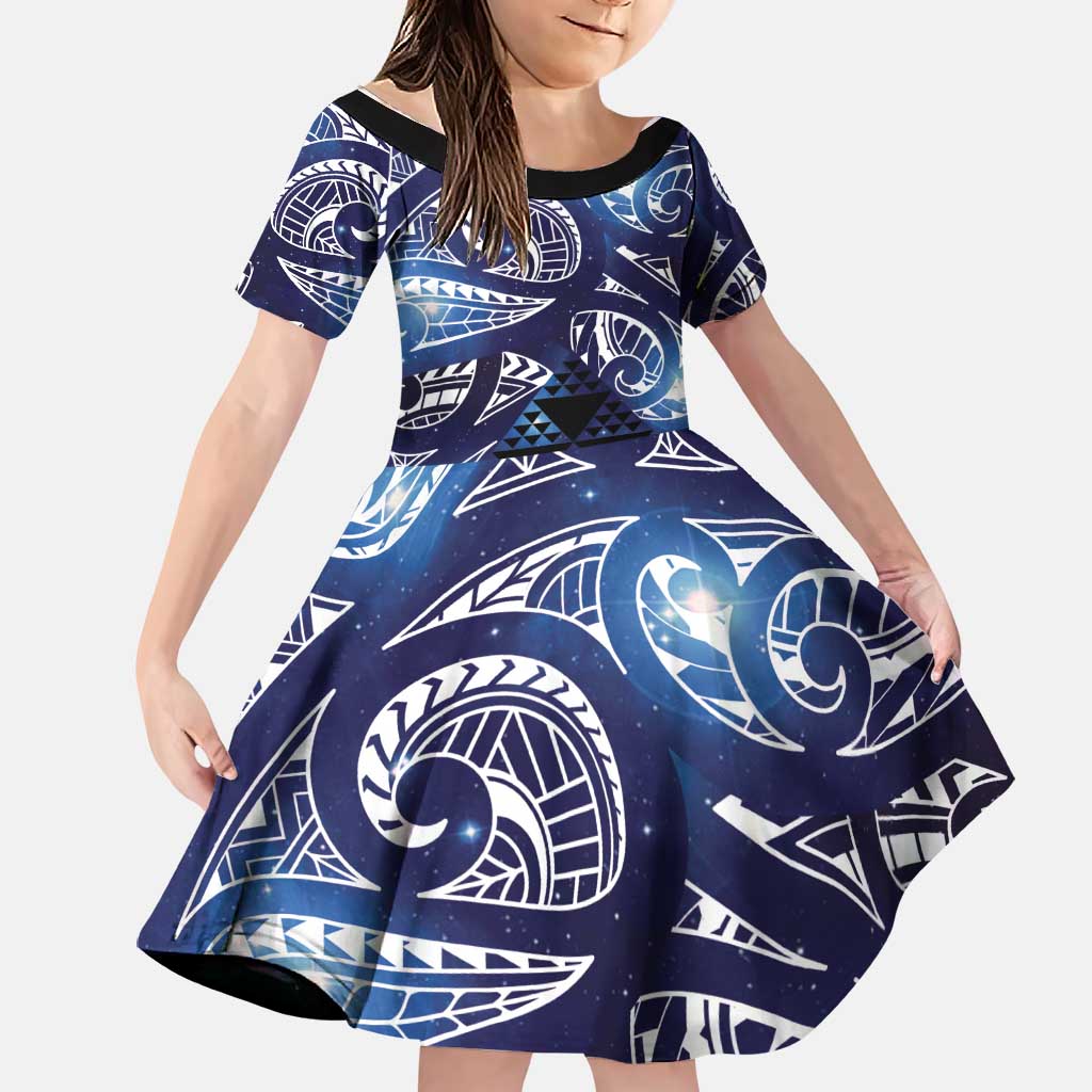 Matariki New Zealand Family Matching Short Sleeve Bodycon Dress and Hawaiian Shirt NZ Niho Taniwha Maori New Year Blue Galaxy LT14 Daughter's Dress Blue - Polynesian Pride