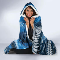 Sulphur-crested Cockatoo New Zealand Christmas In July Hooded Blanket NZ Aroha Koru Fern Marble Vibes LT14 - Polynesian Pride
