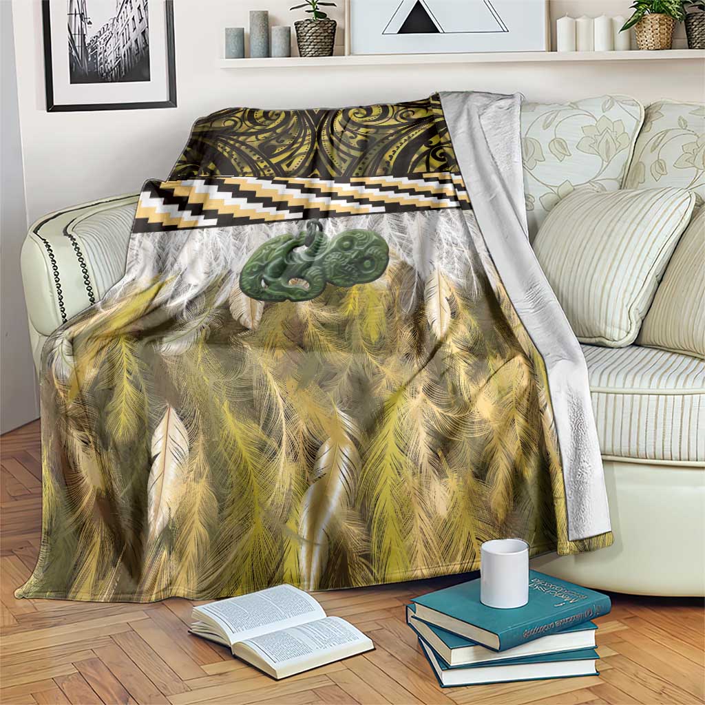 Yellow Traditional Cloak Aotearoa Blanket Maori Paua Shell Korowai Pattern