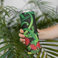 New Zealand Gecko Skinny Tumbler Aotearoa Maori With Pohutukawa Flowers LT14 - Polynesian Pride