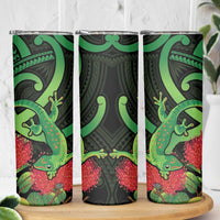 New Zealand Gecko Skinny Tumbler Aotearoa Maori With Pohutukawa Flowers LT14 - Polynesian Pride