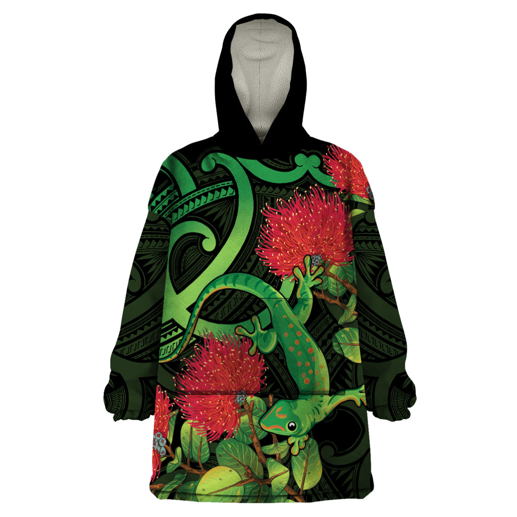 New Zealand Gecko Wearable Blanket Hoodie Aotearoa Maori With Pohutukawa Flowers LT14 One Size Black - Polynesian Pride