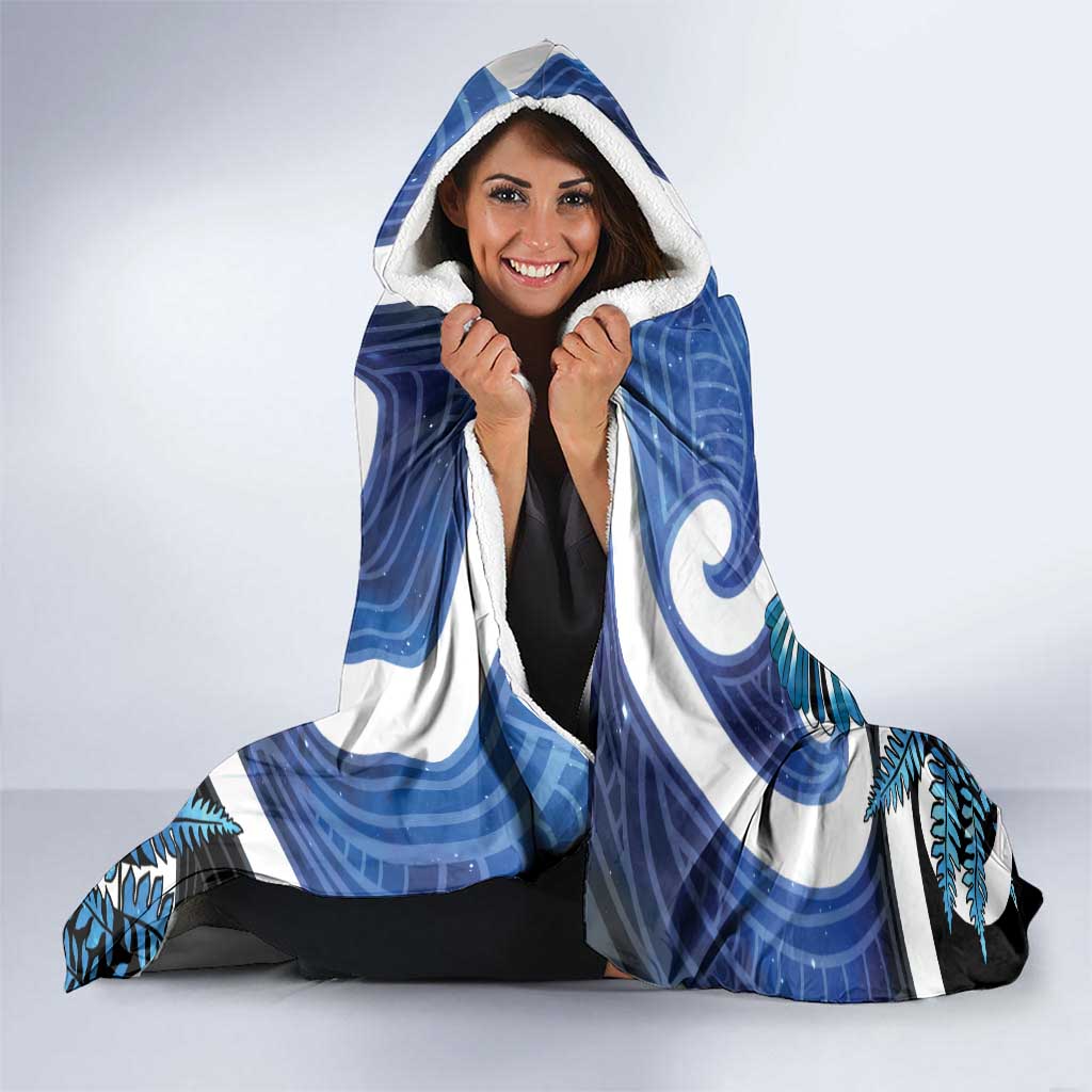 Piwakawaka New Zealand Matariki Hooded Blanket Maori New Year Silver Fern Blue Galaxy LT14 - Polynesian Pride