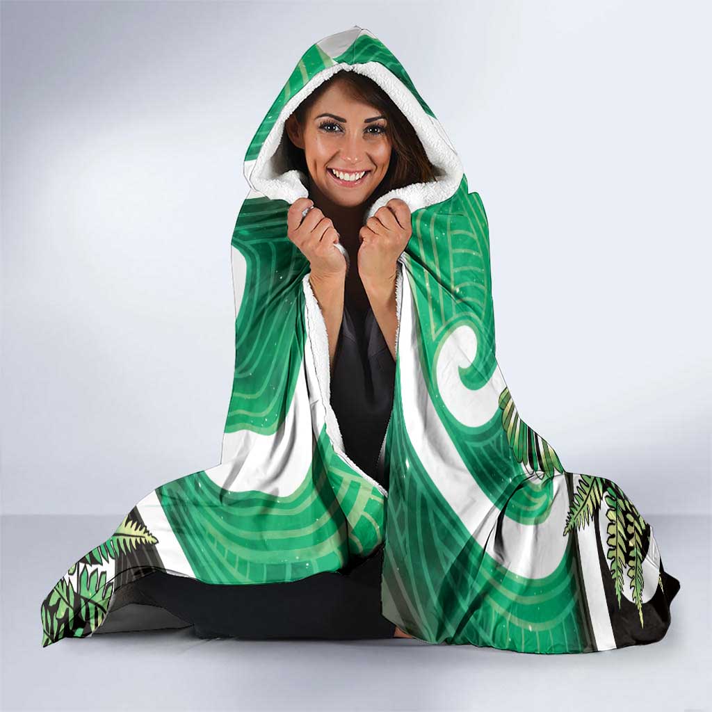 Piwakawaka New Zealand Matariki Hooded Blanket Maori New Year Silver Fern Green Galaxy LT14 - Polynesian Pride