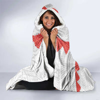 Tonga White Sunday Hooded Blanket Heilala Flowers Tongan Ngatu Pattern LT14 - Polynesian Pride
