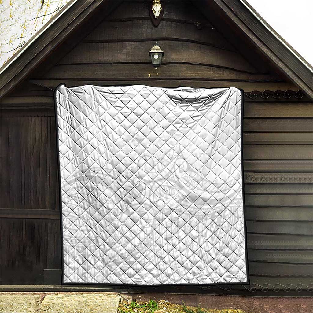 Polynesia White Sunday Quilt Plumeria Polynesian Tribal Grey Color - Polynesian Pride