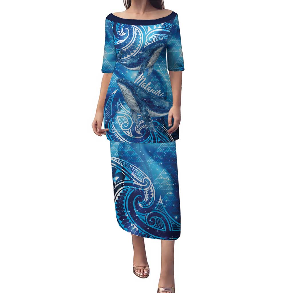 New Zealand Humpback Whale Matariki Family Matching Puletasi and Hawaiian Shirt Maori New Year Taniko Niho Taniwha LT14 Mom's Dress Blue - Polynesian Pride