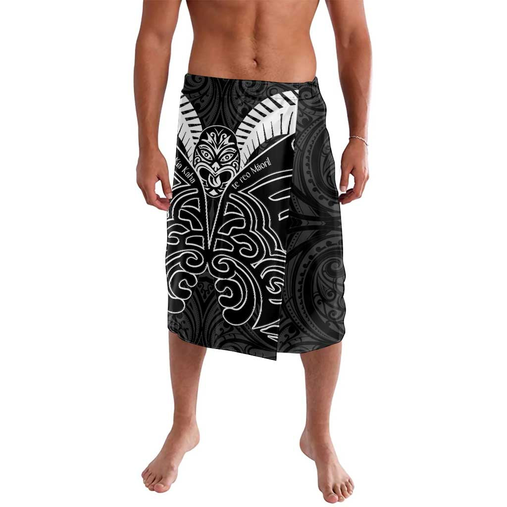 Kia Kaha Te Reo Maori Lavalava Aotearoa Hei Tiki With Hongi LT14 Black - Polynesian Pride
