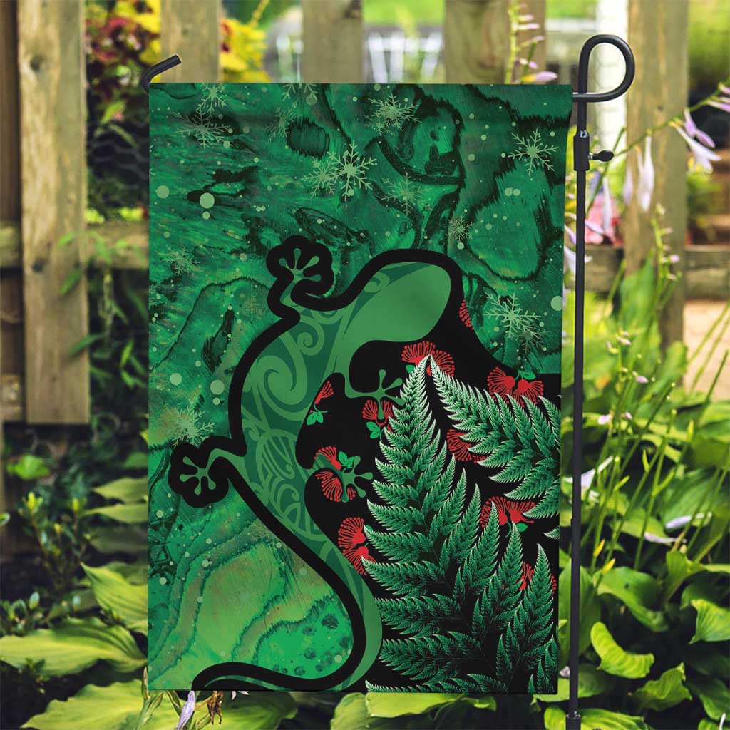 New Zealand Gecko Christmas Garden Flag Meri Kirihimete Paua Shell Mix Pohutukawa LT14 Garden Flag Green - Polynesian Pride