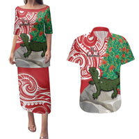 Personalised New Zealand Tuatara Christmas Couples Matching Puletasi and Hawaiian Shirt Meri Kirihimete Aotearoa Maori Mix Pohutukawa LT14 Red - Polynesian Pride
