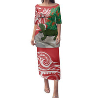 Personalised New Zealand Tuatara Christmas Family Matching Puletasi and Hawaiian Shirt Meri Kirihimete Aotearoa Maori Mix Pohutukawa LT14 Mom's Dress Red - Polynesian Pride