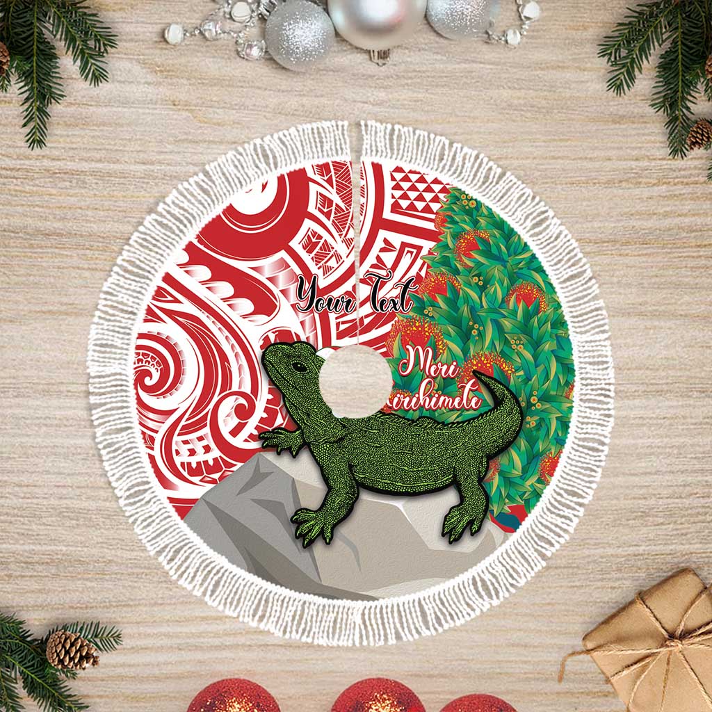 Personalised New Zealand Tuatara Christmas Tree Skirt Meri Kirihimete Aotearoa Maori Mix Pohutukawa LT14 Fringed Red - Polynesian Pride