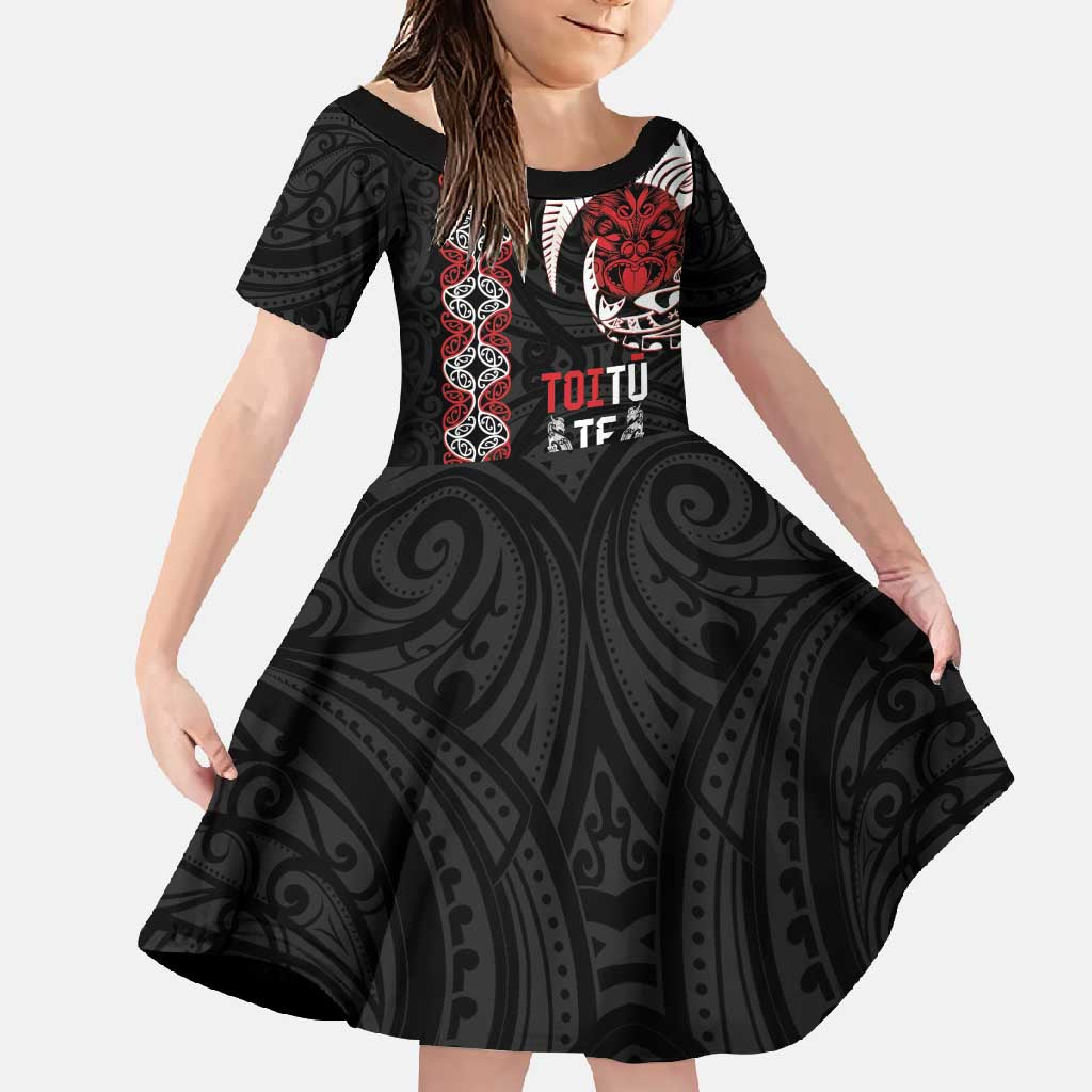 Aotearoa Toitu Te Tiriti Family Matching Off Shoulder Maxi Dress and Hawaiian Shirt Honour The Treaty Maori Haka LT14 Daughter's Dress Black - Polynesian Pride