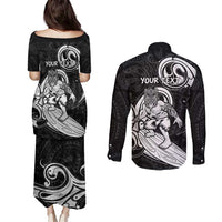 Personalised New Zealand Surfing Couples Matching Puletasi and Long Sleeve Button Shirt Aotearoa Maori Tiki Haka LT14 - Polynesian Pride