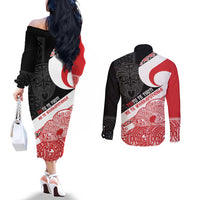 Toitu Te Tiriti Me Te Whakaputanga Couples Matching Off The Shoulder Long Sleeve Dress and Long Sleeve Button Shirt Maori Wahaika With Haka Face LT14 - Polynesian Pride