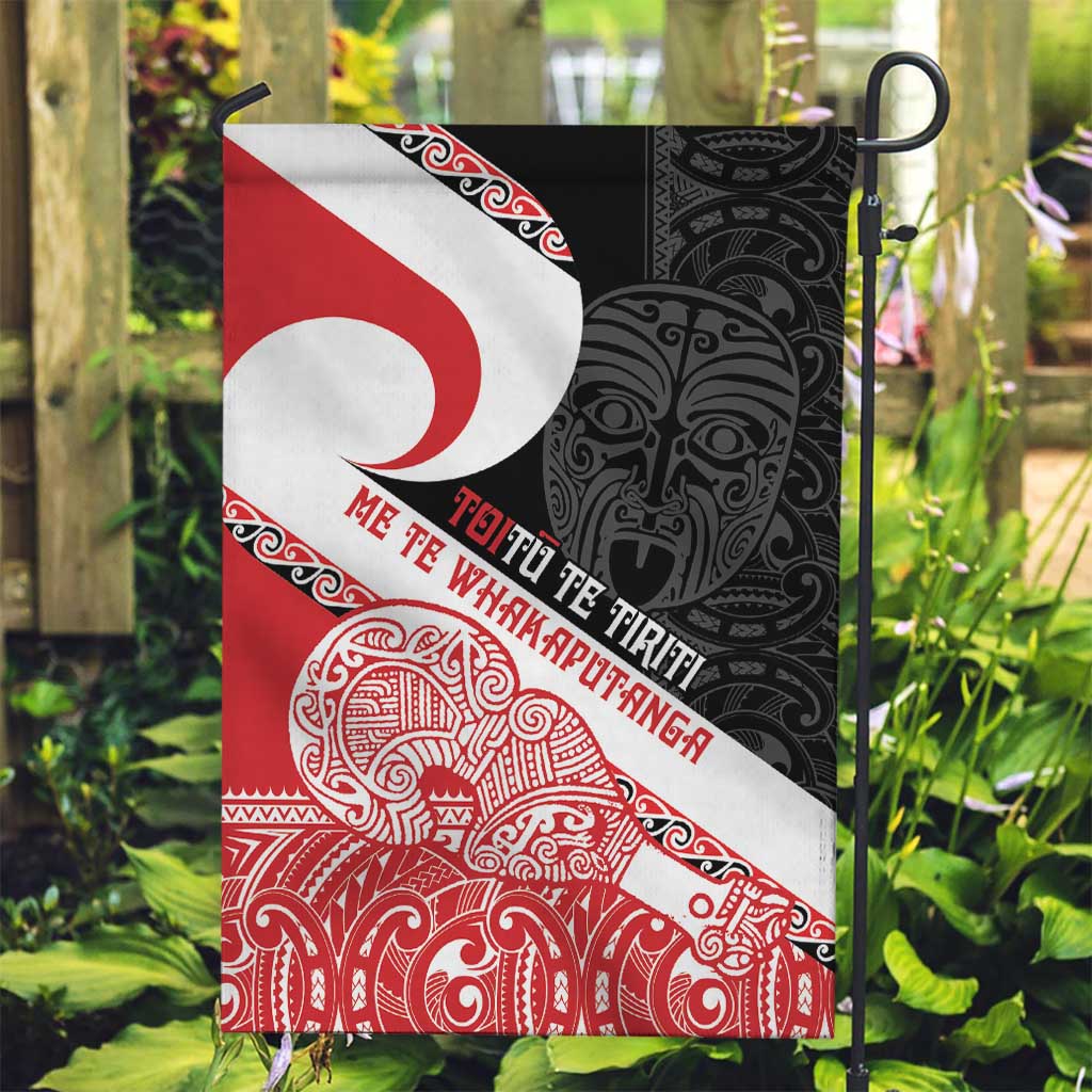 Toitu Te Tiriti Me Te Whakaputanga Garden Flag Maori Wahaika With Haka Face LT14 Garden Flag Red - Polynesian Pride