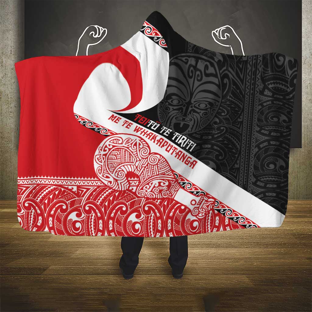Toitu Te Tiriti Me Te Whakaputanga Hooded Blanket Maori Wahaika With Haka Face LT14 - Polynesian Pride