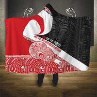 Toitu Te Tiriti Me Te Whakaputanga Hooded Blanket Maori Wahaika With Haka Face LT14 - Polynesian Pride