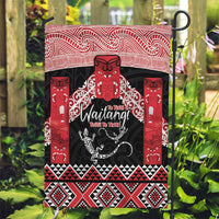 Toitu Te Tiriti O Waitangi Garden Flag Maori Wharenui With Taniko Motifs LT14 Garden Flag Red - Polynesian Pride