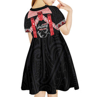 Toitu Te Tiriti O Waitangi Kid Short Sleeve Dress Maori Wharenui With Taniko Motifs LT14 - Polynesian Pride