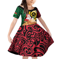 Vanuatu Christmas Family Matching Off Shoulder Short Dress and Hawaiian Shirt Vanuatuan Conch Shell - Meri Krismas! LT14 Daughter's Dress Black - Polynesian Pride